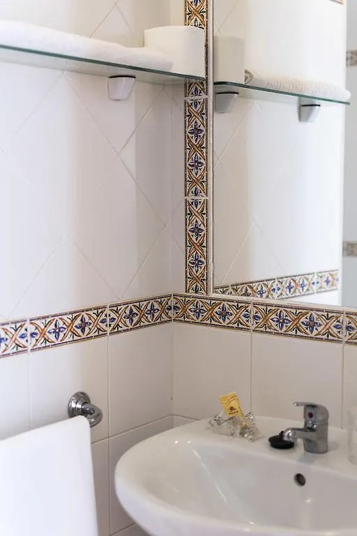 *** בית הארחה נרחה Hostal Mena ספרד